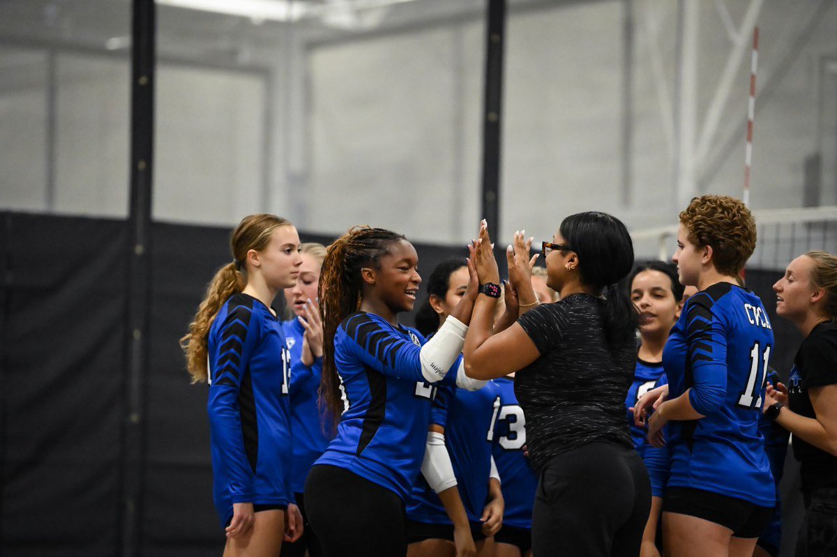 _coachwada's tweet photo. live laugh LOVE 🏐 
i love this group of girls &amp; their love for the game and for Jesus 🥹 my heart is so full! https://t.co/IdHoni2rQ7
