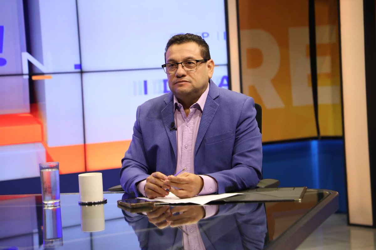 @ECCOSV (@eccosv) on Twitter photo "No queremos solo conferencias de prensa; buscamos operativizar soluciones. Los proyectos avanzados se llevarán al interior del Consejo para socialización, y finalmente el Presidente decidirá la mejor arista a implementar."
Ministro de Trabajo <a href="/RolandoCastroSv/">Rolando Castro</a> "No queremos solo conferencias de prensa; buscamos operativizar soluciones. Los proyectos avanzados se llevarán al interior del Consejo para socialización, y finalmente el Presidente decidirá la mejor arista a implementar."
Ministro de Trabajo <a href="/RolandoCastroSv/">Rolando Castro</a>