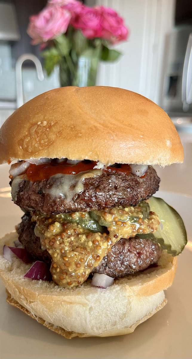 Feast your eyes on this mouthwatering double burger with smoked gouda, pickles, mustard, sriracha and onions!  What do you put on yours? 🍔 #Foodie #BurgerLovers