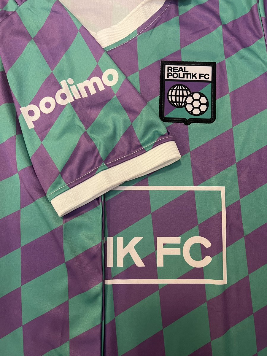 ‼️ SORTEAMOS UNA DE NUESTRAS CAMISETAS ‼️

Participar en el sorteo es muy fácil:

📌 Dale RT y MG a este post
📌 Coméntanos el momento que más define para ti la relación entre fútbol y geopolítica
📌 Date de alta en Podimo (usa nuestra la prueba gratuita de nuestro perfil)