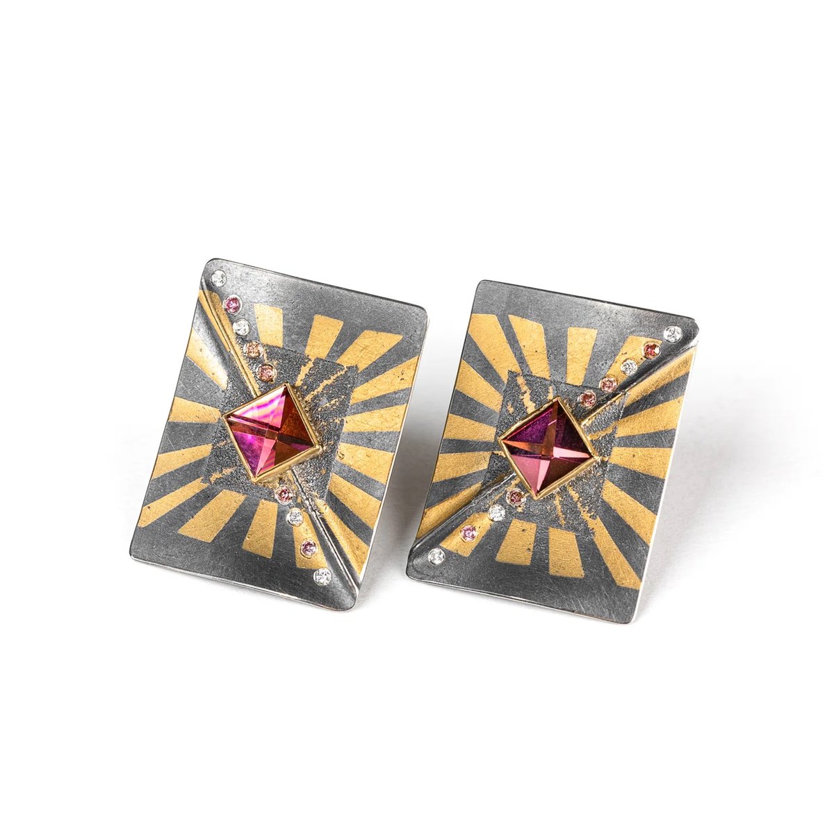 Peter Schmid’s context-cut oxidized silver earrings are a fierce fusion of precision and power. At their core sits a radiant tourmaline, its raw energy amplified by fused high karat gold flaring outward like sun rays. 

patina-gallery.com/collections/am…