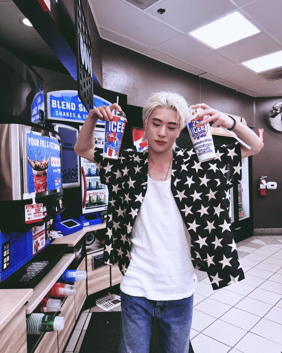 Seonghyexn's tweet image. Rolling through days with nothing but cold cups in hand, stars on the fit, and vibes louder than the city around me. No rush, no stress, just cruising steady where every sip feels like summertime.