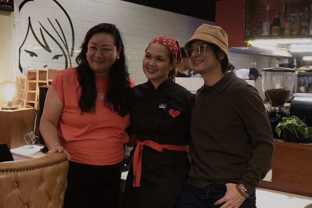 officialjudayph's tweet photo. (3/3) Best catch-ups happen when busog sa kwentuhan at busog sa pagkain. Thanks for spending the night with us! ❤️✨

#JudyAnnSantos #Angrydobo #ADChefsNight #ThisIsLove #LoveEatRelationship https://t.co/Xrf0uV2mlM