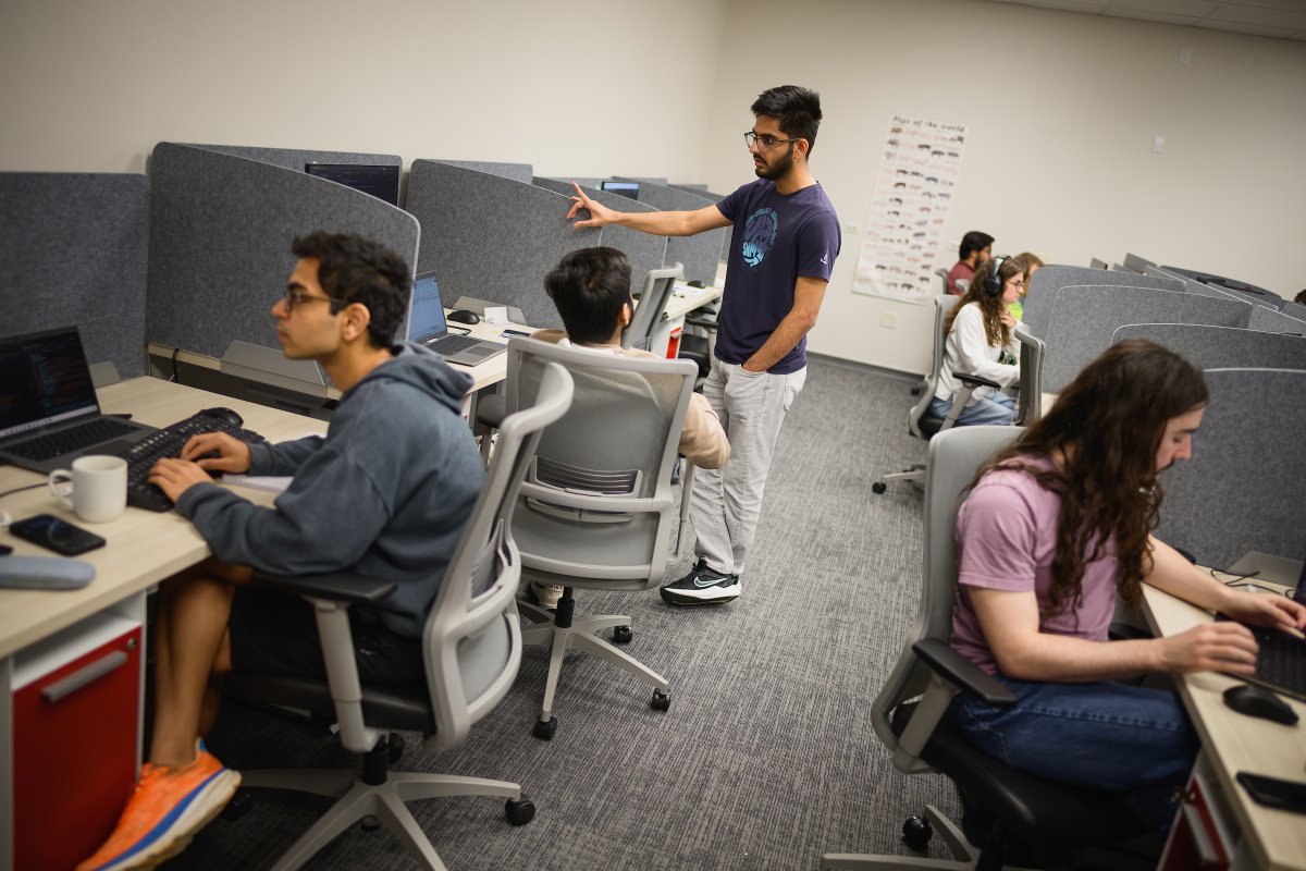 The NC State College of Veterinary Medicine has created its first dry lab to support the critical work of Dr. Gustavao Machado, whose RABapp helps authorities in 36 states, including NC, track disease outbreaks among hog, poultry and cattle operations.
ncst.at/40VZ50WM9KS