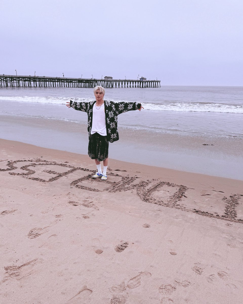 Seonghyexn's tweet image. Wrote it where the ocean meets the shore, so every tide can whisper it back: 𝙏𝙞𝙢𝙚𝙡𝙚𝙨𝙨.