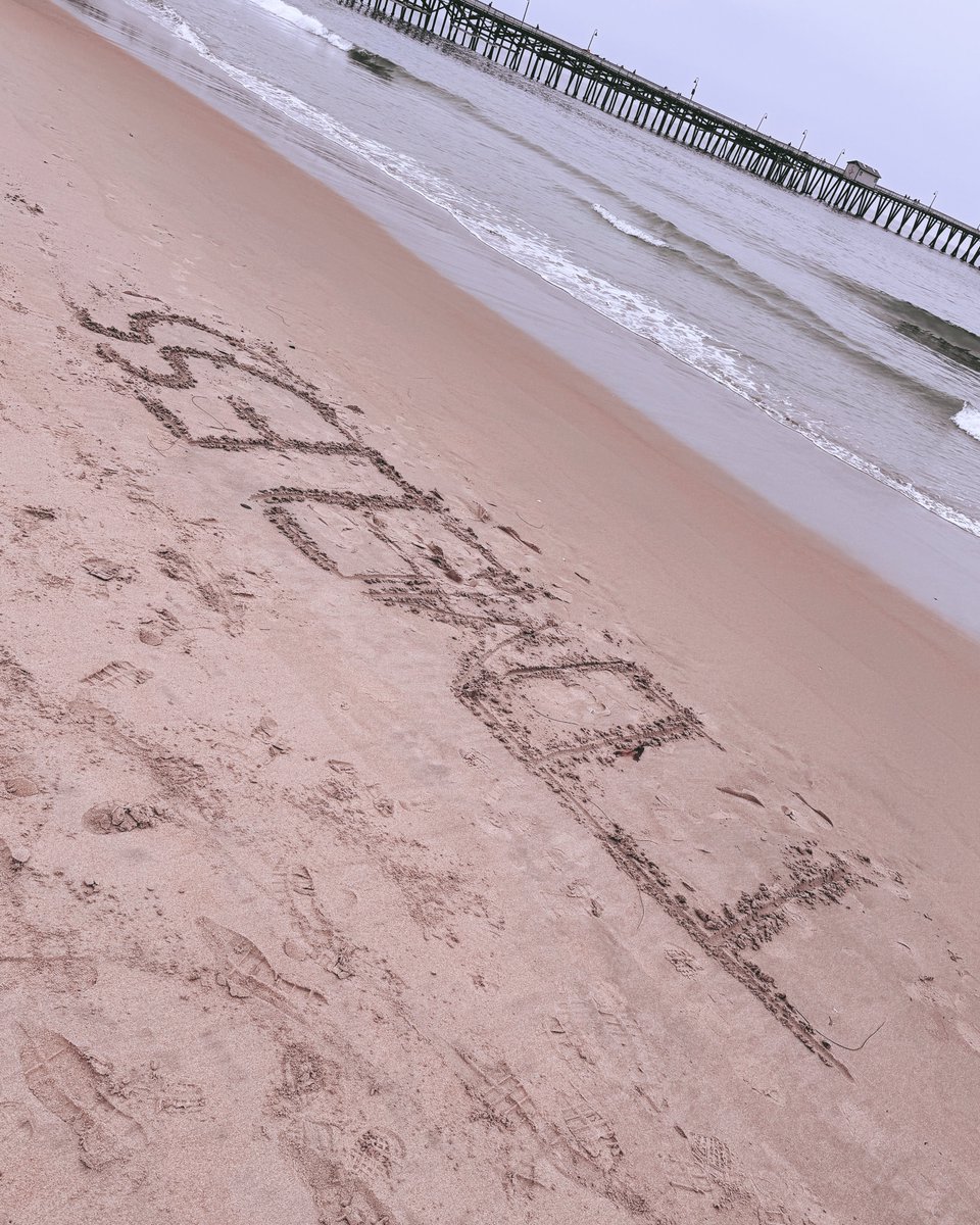 Seonghyexn's tweet image. Wrote it where the ocean meets the shore, so every tide can whisper it back: 𝙏𝙞𝙢𝙚𝙡𝙚𝙨𝙨.