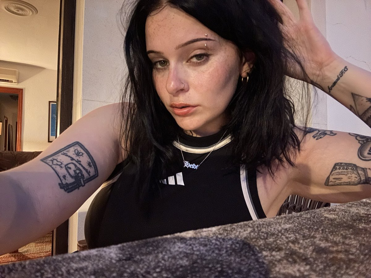 ariANAL grande 🧃 @emowag420 - Twitter Profile | Sotwe