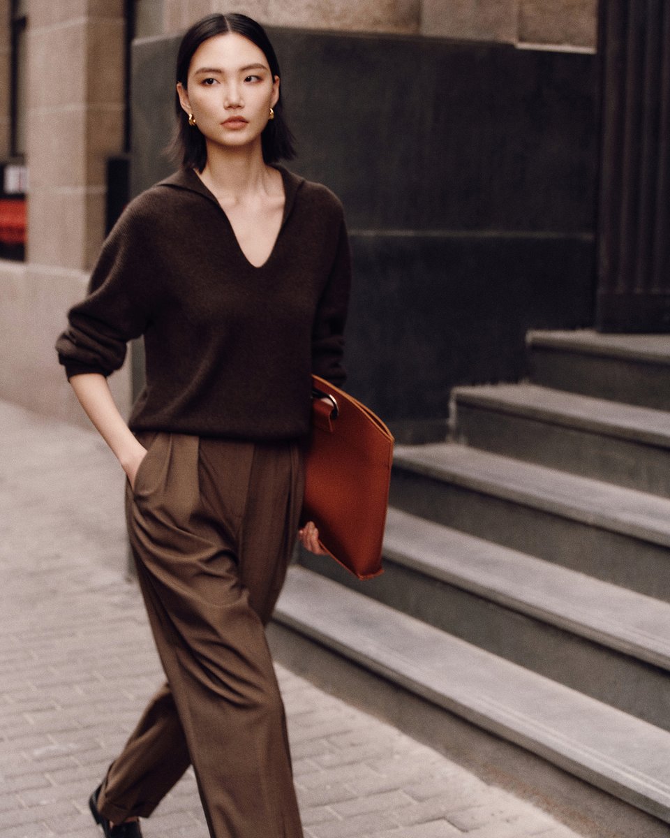 LilySilk's tweet photo. Sophisticated layering starts here.
The Ribbed Cashmere Polo Sweater, crafted from 100% premium cashmere.
Fall Collection Drop II live now | Link in bio
#LilySilk #LiveSpectacularly #LILYSILKFW25 #UnderstatedStrength https://t.co/BMtVoRQk7S