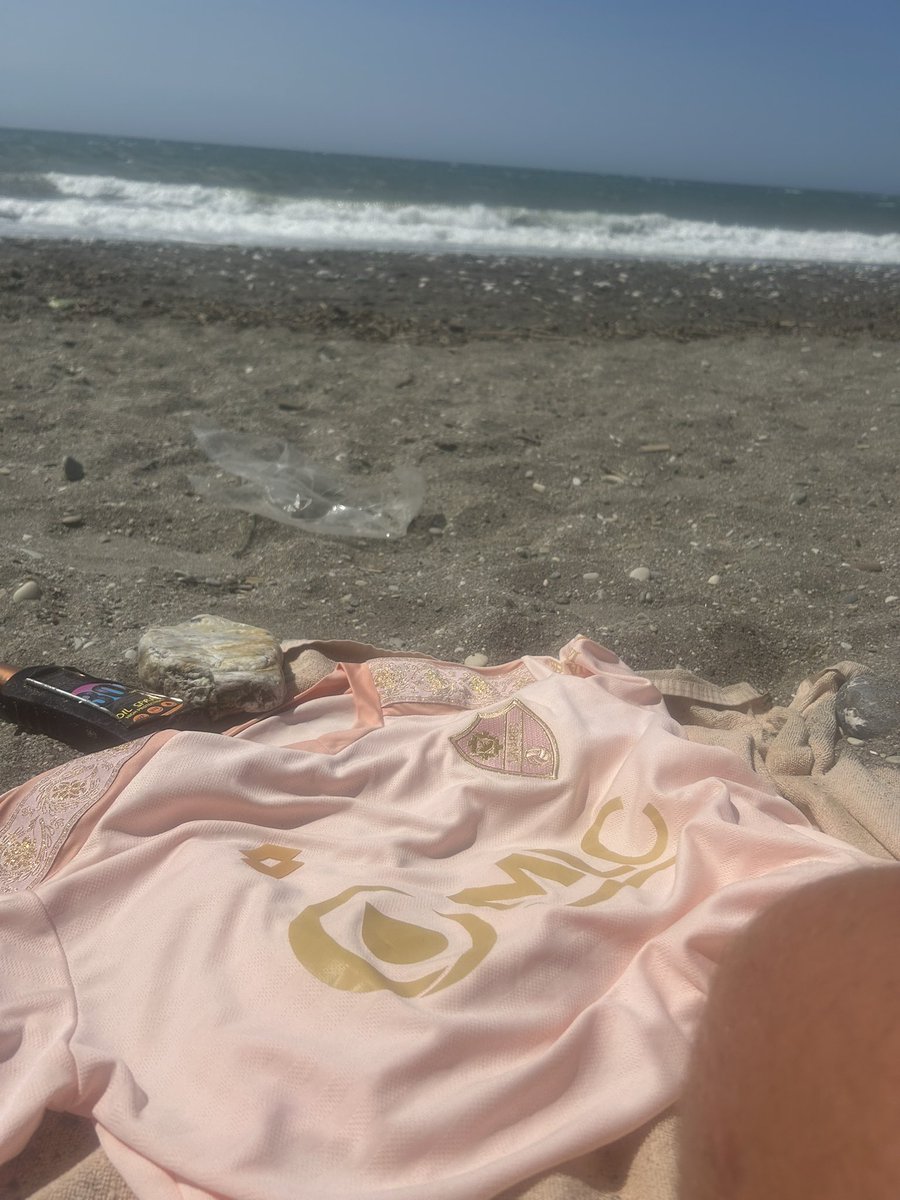 Vacaciones, sol y la nueva del Linares. Estreno azulillo por Málaga 💙💙<a href="/Linares_Dptvo/">Linares Deportivo 💙⚒</a>