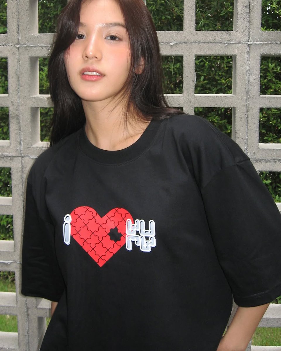 My VURV T-shirt from the BBFanfest finally reached me in Russia. 🥲
I've finally got it. 
I think it looks really good on me.🥹🤓
#beonnnie