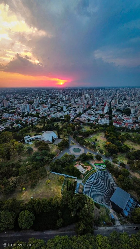 DERECHOS DE LA ANCIANIDAD

El 28 de agosto de 1948 Evita anunciaba el Decálogo de los Derechos de la Ancianidad, que comprendía derechos de asistencia, vivienda, alimentación, vestido, cuidado de la salud física, cuidado de la salud moral, esparcimiento, trabajo, tranquilidad y