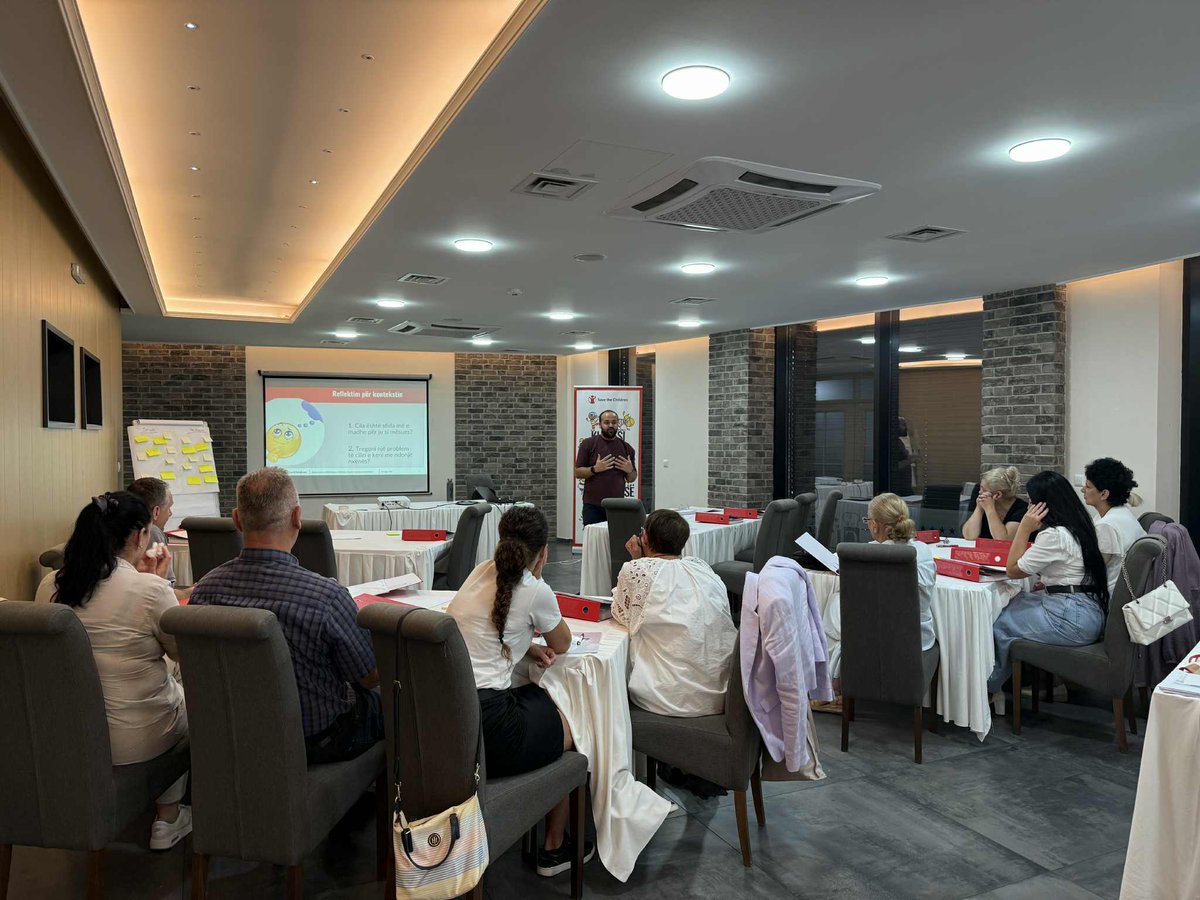SCinKosovo_'s tweet photo. 🌟 Positive Discipline in Everyday Teaching in 📍Prizren!
In 8 interactive sessions, 👩‍🏫 teachers explored #childdevelopment, rights-based approaches &amp; inclusive strategies to build stronger bonds, boost communication &amp; foster respect in classrooms 🏫✨
#ECCD #SavetheChildren https://t.co/YI7YMng3ol