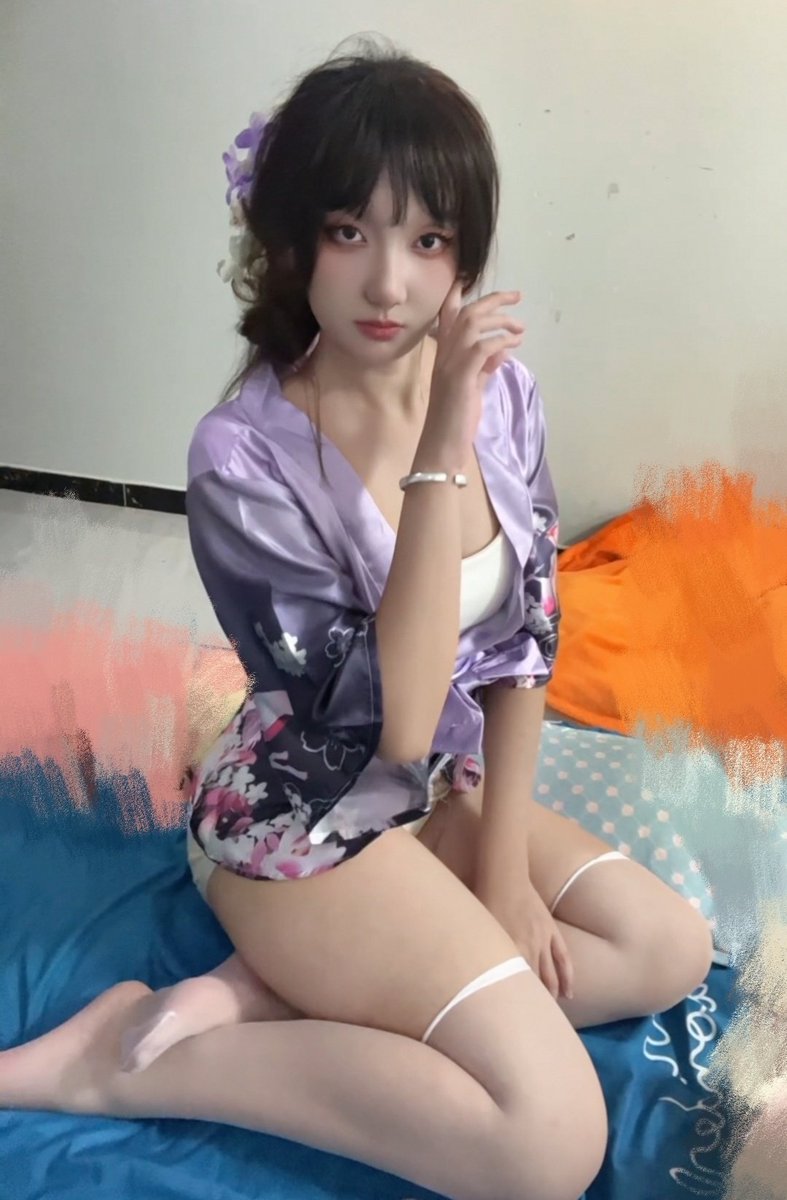 那一天的忧郁😞忧郁起来😩那一天的寂寞😔寂寞起来😫连同着迷😍这个炎炎🔥夏日☀万般滋味😋那个你🫵都化作了烙印在我心底💘挥之不去柠檬🍋的香气☀在晴朗🌦驱散大雨🌧之前都无法被抹去🌬如同嚼下一口柠檬🍋那样让我难忘记😭你是我永远驻足眺望🫡的唯一那束光💫