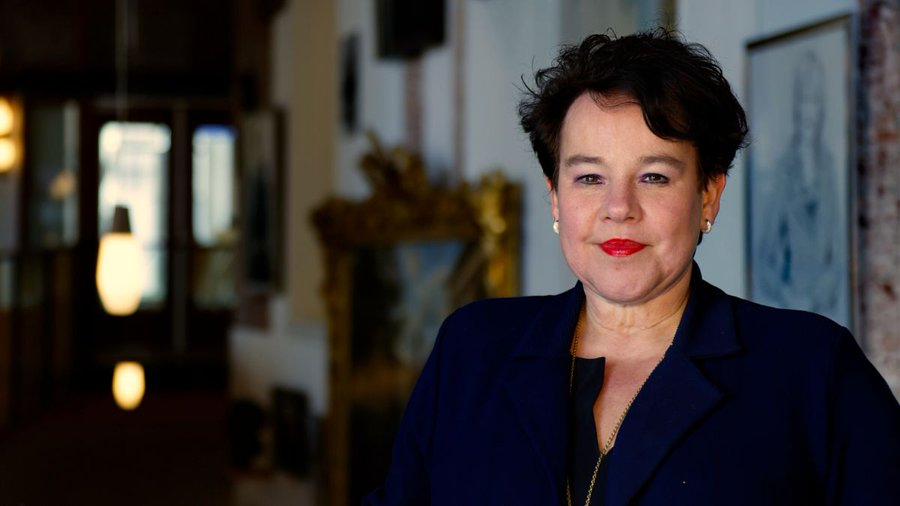 Wat heeft ze daar te zoeken?
De Utrechtse burgemeester Sharon Dijksma bezoekt de komende twee dagen de Turkse stad Istanbul om haar steun uit te spreken voor collega Ekrem Imamoglu. Deze werd in maart opgepakt en geschorst als burgemeester vanwege een corruptieonderzoek.