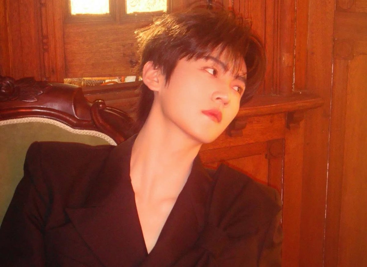 BZhoukeyu's tweet photo. เเล้วรูปในไอจีเสิร์ฟหล่อส่งท้ายวัน🫠เอาอยู่เเม้มุมเสยเเถมหล่อมุมมืดอีกงงเกิน https://t.co/6mmDKOIMhS
