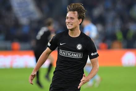 #CoventryCity, associado a #FrankLampard, está interessado em contratar o atacante dinamarquês #WilliamBøving do #SturmGraz. O Coventry é considerado um candidato à promoção na Championship. Além disso, o #LeicesterCity também está interessado no jogador de 22 anos,