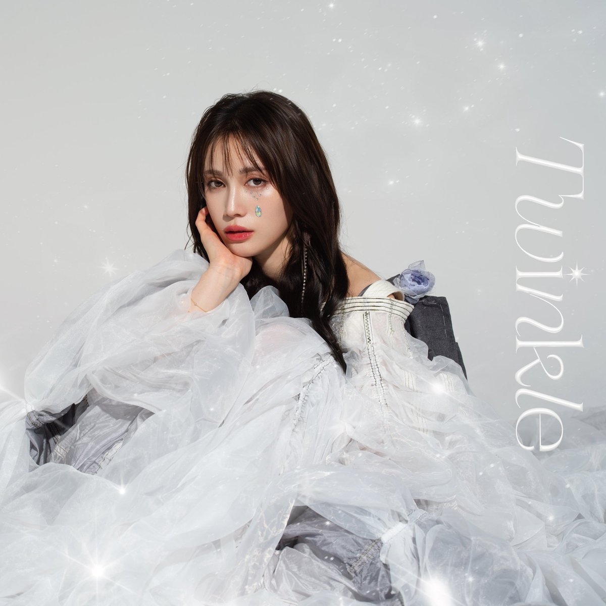 yurikastaff's tweet image. ＼タワーレコード新宿店×Twinkle／
    販売開始日決定！

#中村ゆりか
1st Mini Album『Twinkle』記念
8/29(金)
タワーレコード新宿店限定 販売開始！

オリジナル特典✨
アザーJKT, 直筆メッセージ入りレシート

店頭でだけ見られるものも！
是非チェックしてくださいね🌙

#Twinkle #タワレコ新宿