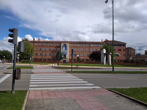 Institutos de Burgos #13
El Concepcionistas 
Una de las sectas por excelencia 
Robaban todas las competiciones deportivas
La mayoría son del Opus Dei
Monjas que roban dineron
Profesores borrachos
Son los que te venden la biblia en navidad 
Olor a polla sudada y bocata de chopped