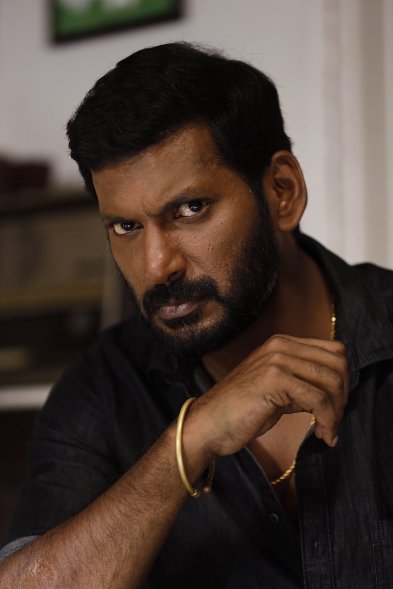 VishalTrends_'s tweet image. Not just a star—our strength, our voice. Happy Birthday, Leader ✨

@VishalKOfficial | #Magudam | #HappyBirthdayVishal