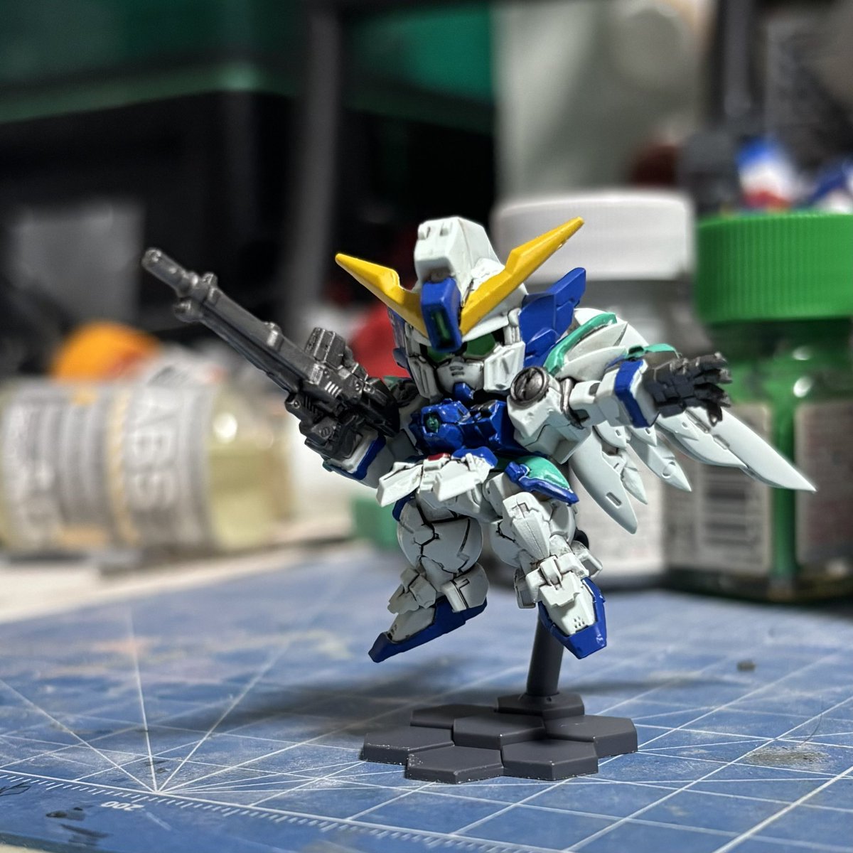 スペリオルディファイン、ウイングガンダムセラフィム完成！
諸々加工して設定の形状に改造してます。
ポーズも過去にスサガネさんがあげてたセラフィムのイラストっぽく微妙に変更してます。
ちっさくて写真撮りづらい。