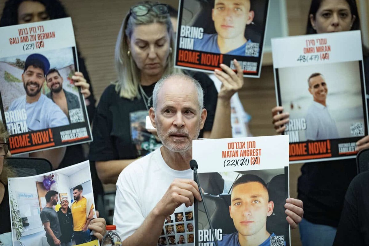 unidosxisrael's tweet photo. Keith Siegel afirma que el cautiverio en Hamás fortaleció su fe
Durante sus casi 500 días de cautiverio, los terroristas intentaron convencerlo de que se convirtiera al Islam, afirmó Siegel.
https://t.co/k4v1nTAdzP https://t.co/4QA9lkKSWW