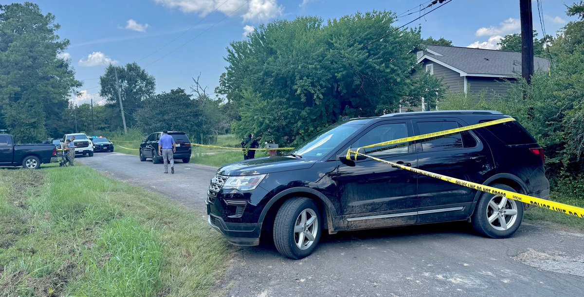 ⚠️ Death Investigation Underway in Livingston ⚠️

Livingston, TX – On Tuesday, August 26, 2025, just before noon, Livingston Police officers responded to a welfare check at a residence in the 200 block of Starghill Street.

Upon arrival, officers located 34-year-old Kenneth
