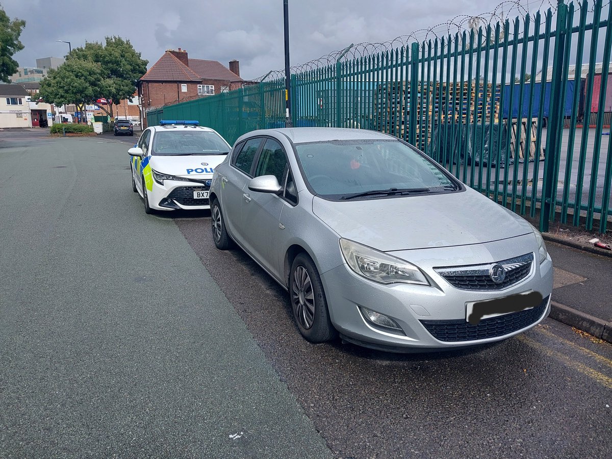 StMatthewsWMP's tweet image. Today (28/08), T1 officers stopped this vehicle due to it not being insured.
The driver had also been disqualified for the last 19 years!
The vehicle was seized and the driver reported to court for 3x offences.
#NoInsurance #NoLicence #Disqualified #Seized 👮‍♂️🚓👨‍⚖️