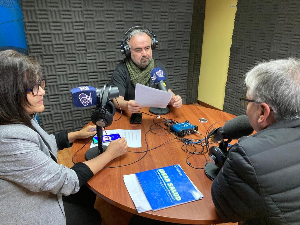 Junto a la directora de <a href="/AiepAntofa/">AIEP Antofagasta</a>, Luz Hun, estamos en <a href="/radiouantof/">Radio Universidad de #Antofagasta</a> difundiendo el conversatorio sobre la "Nueva Ley de Adopción y familias de acogida", que tendrá lugar hoy en la casa central de Aiep, a partir de las 19 horas. 
¡Venga y participe!
<a href="/MinDesarrollo/">Ministerio de Desarrollo Social y Familia</a>
#Antofagasta