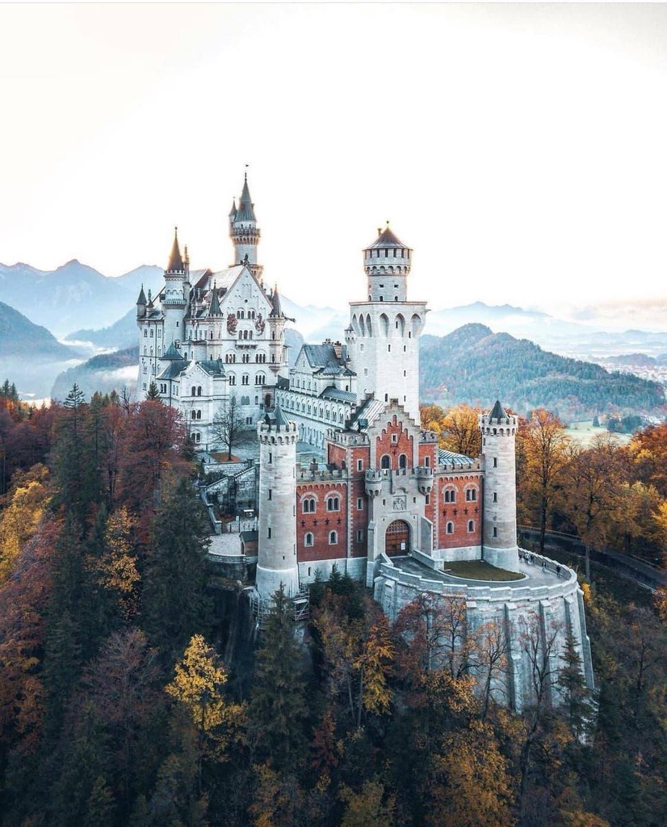LeroyChapm32203's tweet image. Neuschwanstein Castle