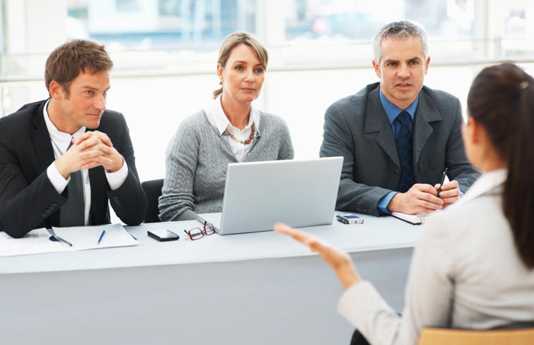 IQPartners's tweet image. Poor eye contact, not smiling, furrowed brow...Here's the facial expressions that could be costing you the job.ow.ly/7n9m50WNzqR