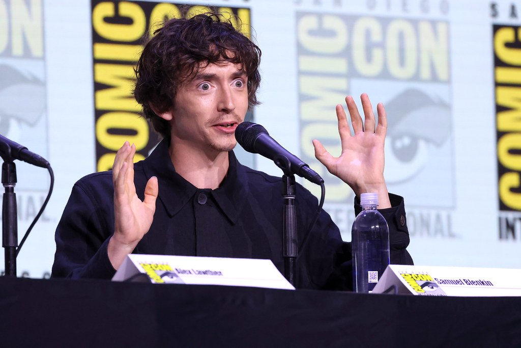 Am I the only one who kinda gets Tom Baker vibes from Samuel Blenkin?