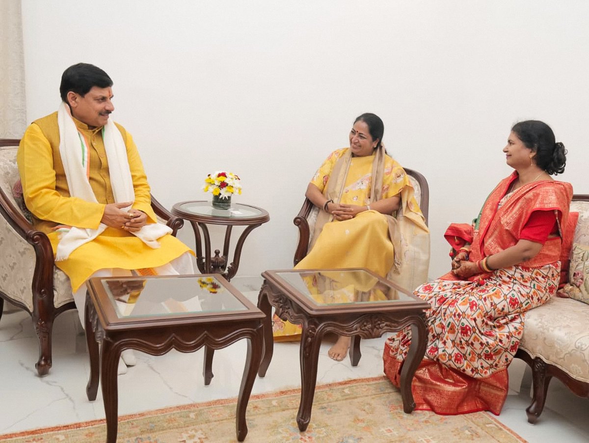 Rekha Gupta (@gupta_rekha) on Twitter photo आज नई दिल्ली में मध्य प्रदेश के लोकप्रिय मुख्यमंत्री श्री <a href="/DrMohanYadav51/">Dr Mohan Yadav</a> जी से आत्मीय मुलाक़ात की।
दिल्ली और मध्यप्रदेश दोनों ही राज्यों में जनता के जीवन को बेहतर बनाने का संकल्प एक समान है। इस मुलाक़ात में विकास के अनुभवों, सुशासन के संकल्प और जनसेवा के प्रयासों पर विस्तार से आज नई दिल्ली में मध्य प्रदेश के लोकप्रिय मुख्यमंत्री श्री <a href="/DrMohanYadav51/">Dr Mohan Yadav</a> जी से आत्मीय मुलाक़ात की।
दिल्ली और मध्यप्रदेश दोनों ही राज्यों में जनता के जीवन को बेहतर बनाने का संकल्प एक समान है। इस मुलाक़ात में विकास के अनुभवों, सुशासन के संकल्प और जनसेवा के प्रयासों पर विस्तार से