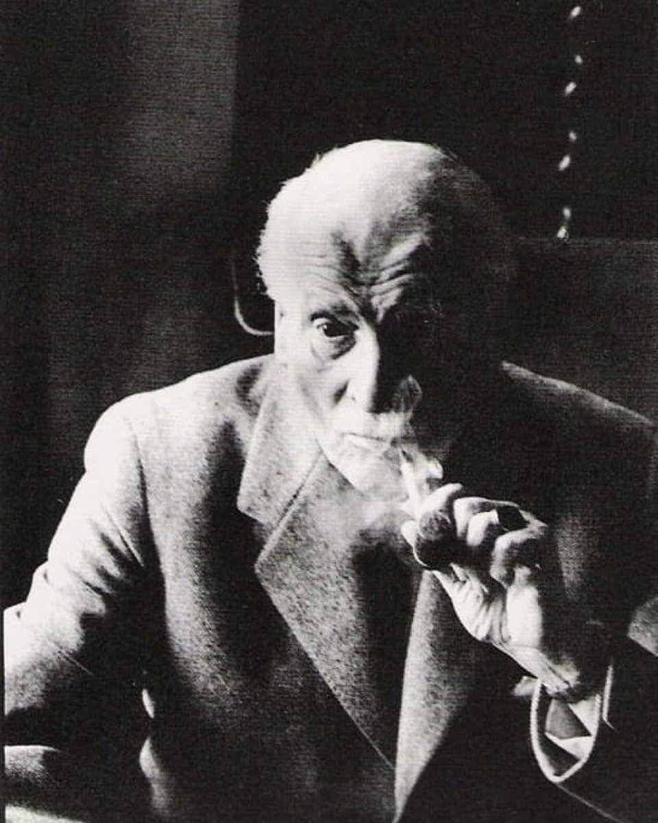 Yaşanmamış bir hayat, insanı mahvedebilecek denli şiddetli bir hastalıktır.

Carl Gustav Jung