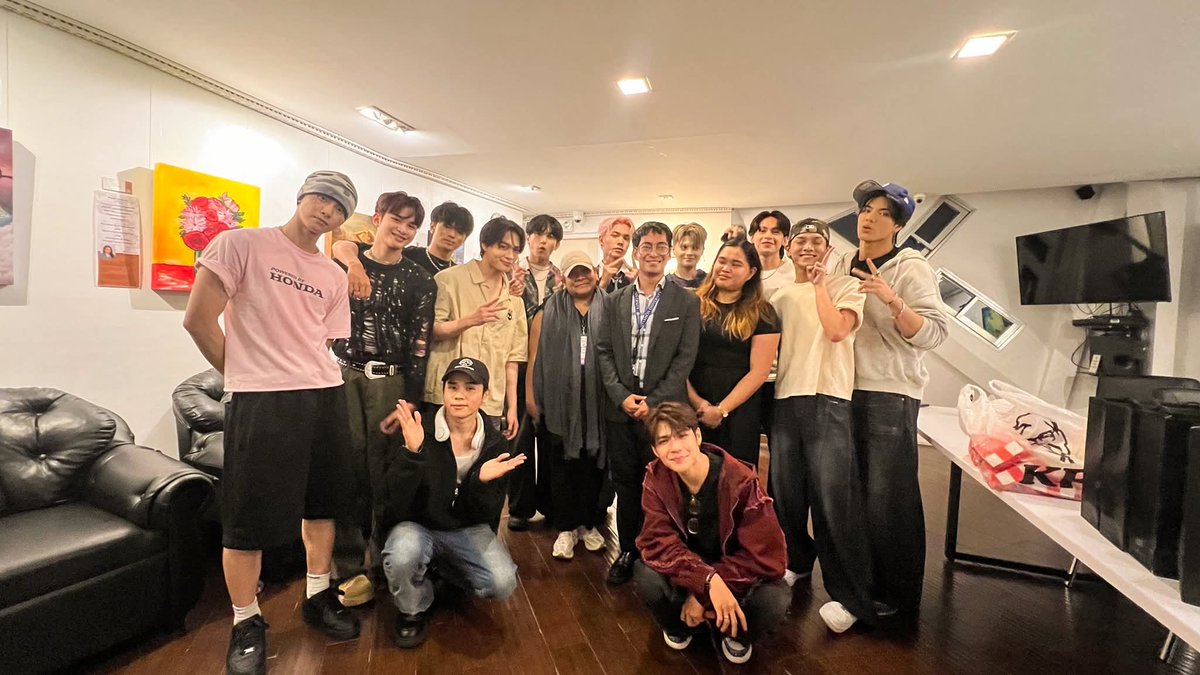 TRUCKKUNPH's tweet image. New:ID &amp;amp; HORI7ON

🔗facebook.com/share/v/1VqmQy…

NEWID SETS PMCC ADU STAGE
#NEWIDXPPopMusicAndCultureCaravan 
#New_ID @official_newID
#PMCC #PMCCatADU
@PMCC_2025 @AdamsonUniv