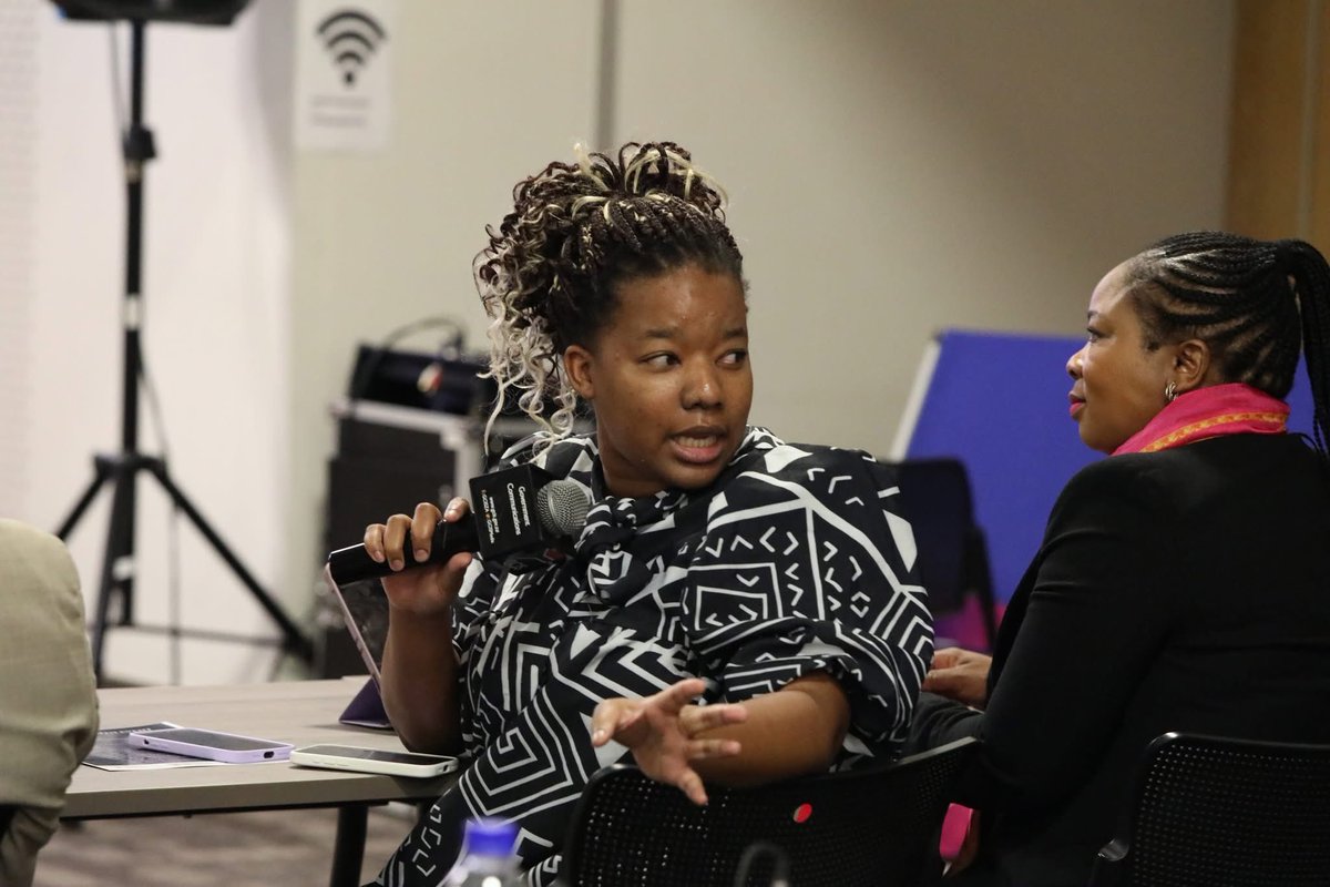 An engaging Q&amp;A session is underway! 

One learner asked: “How can we make sure social media is safe without losing our freedom to express ourselves?” A reminder that the voices of our youth are leading the way to safer, empowering digital spaces

#YouthLeadingChange #WomensMonth