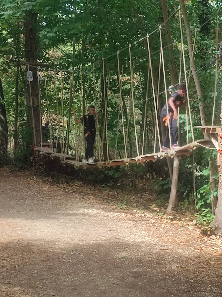 Les 27 et 28 août c'était la rentrée avant la rentrée au collège Paul Valéry avec l'école ouverte. Une soixantaine d'élèves de 6eme sont venus découvrir le collège de manière ludique et pédagogique tout en participant à des activités sportives et culturelles à Lux  et Acrobois!