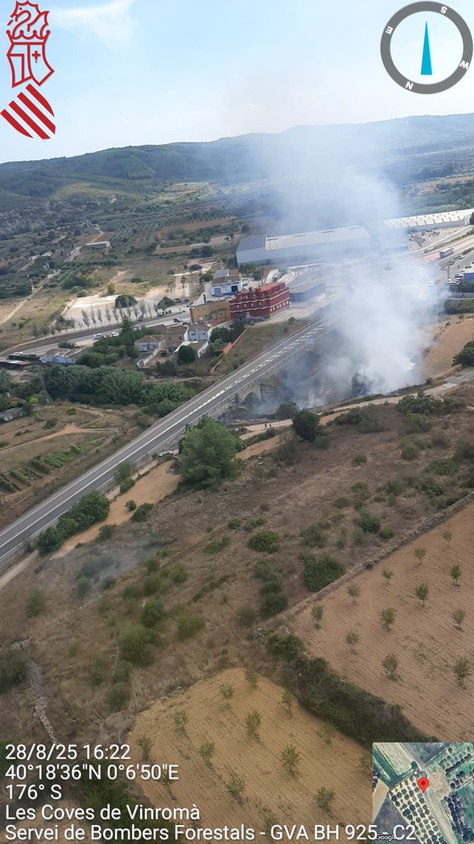 Emergències 112CV (@gva112) on Twitter photo 🔥Localitzat un incendi de vegetació a Les Coves de Vinromà, prop d'una carretera.
Mobilitzades:
➡️2 unitats terrestres i una helitransportada de <a href="/GVAbforestals/">Servei Bomber(e)s Forestals GVA</a>
➡️2 autobombes
➡️1 mitjà aeri 🔥Localitzat un incendi de vegetació a Les Coves de Vinromà, prop d'una carretera.
Mobilitzades:
➡️2 unitats terrestres i una helitransportada de <a href="/GVAbforestals/">Servei Bomber(e)s Forestals GVA</a>
➡️2 autobombes
➡️1 mitjà aeri