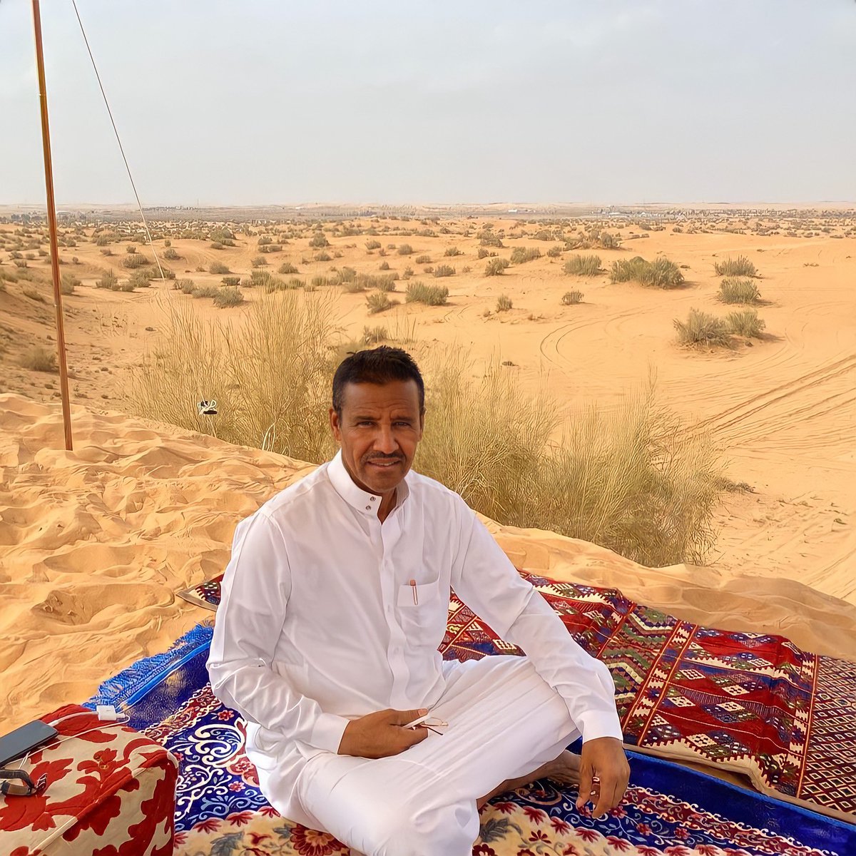 واليوم في صحراء الضما
 ترمي فؤادي وتحرقه . .