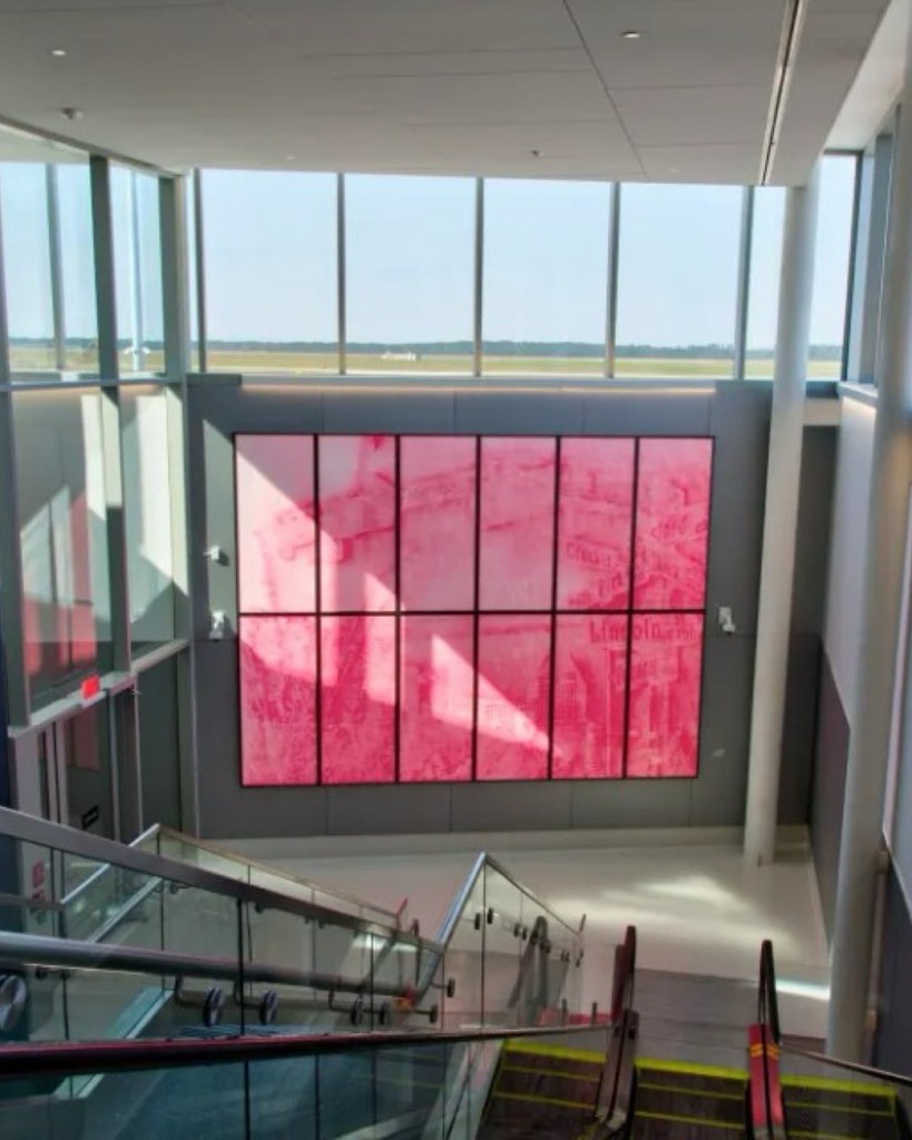 Nick Vaughan and Jake Margolin's Montrose (3 Views) is another work in the Houston Airports' impressive collection, one of MKG appraisal projects. ✈️💫

Nick Vaughan and Jake Margolin
Montrose (3 views), 2023
Dry pigment and wind on paper