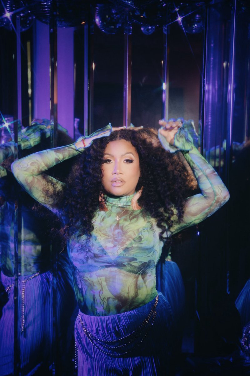 Have you heard “Levitate” yet? 🪩🎸☮️🌺 linktr.ee/millyroze