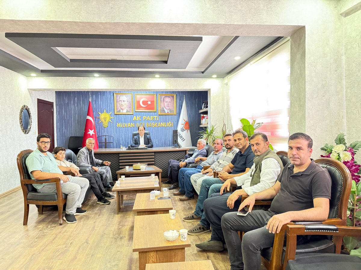 Biz büyük bir aileyiz. AK Parti olarak, milletimizin her bir ferdini kucaklayan, onların umutlarını ve hayallerini taşıyan bir aileyiz. Biz, Türkiye'nin dört bir yanındaki farklılıkları bir araya getiren, ortak değerlerde buluşan, birlikte daha güçlü bir Türkiye inşa etme