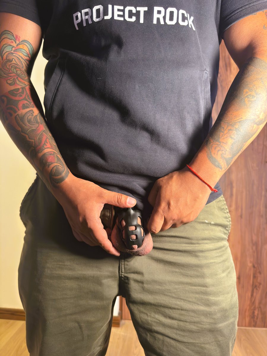 MaskedCouple21's tweet photo. Always locked 🔒⛓️

#chastity #kinkyboy #bondage #gay #spanking #malesub #subboy #bdsmlifestyle https://t.co/v6RQSTVNlQ