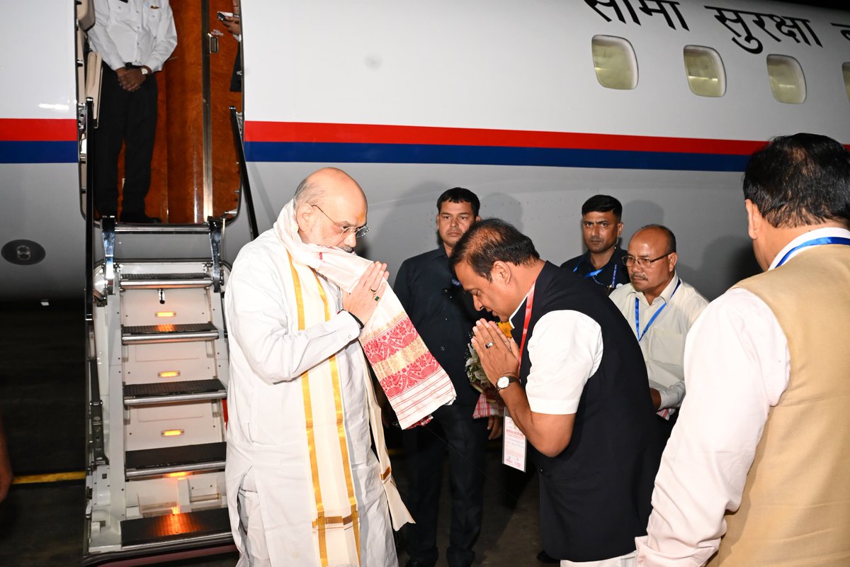 Honoured to welcome Hon'ble Union Home Minister Shri <a href="/AmitShah/">Amit Shah</a> ji at Guwahati Airport.

Adarniya Amit Shah ji will soon chair the Core Committee meeting of <a href="/BJP4Assam/">BJP Assam Pradesh</a> and take part in various programmes tomorrow.

We look forward to his leadership and counsel.