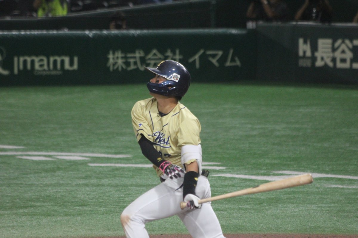 8/28
タイブレークもちらつくなかでの9回表、レフトスタンドへホームラン！

都市対抗ですが、余所のユニフォームを着て同門相手に...。

気まずいからなのか、サインミスなのか表情が？

#都市対抗野球
#都市対抗野球2025 
#社会人野球
#NTT西日本 
#北條史也 #三菱重工West #阪神タイガース