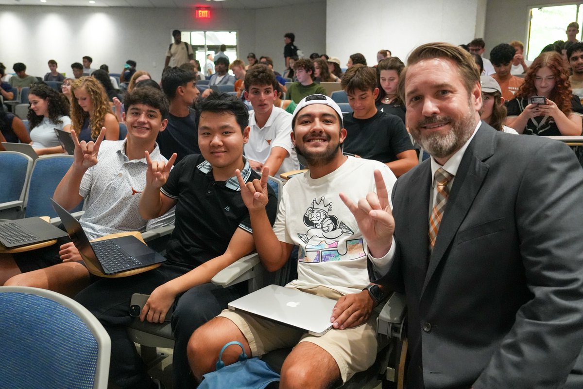 I enjoyed visiting an Intro to Astronomy class on its first day of the semester. Fun to see the first spark of discovery in our students. 🤘