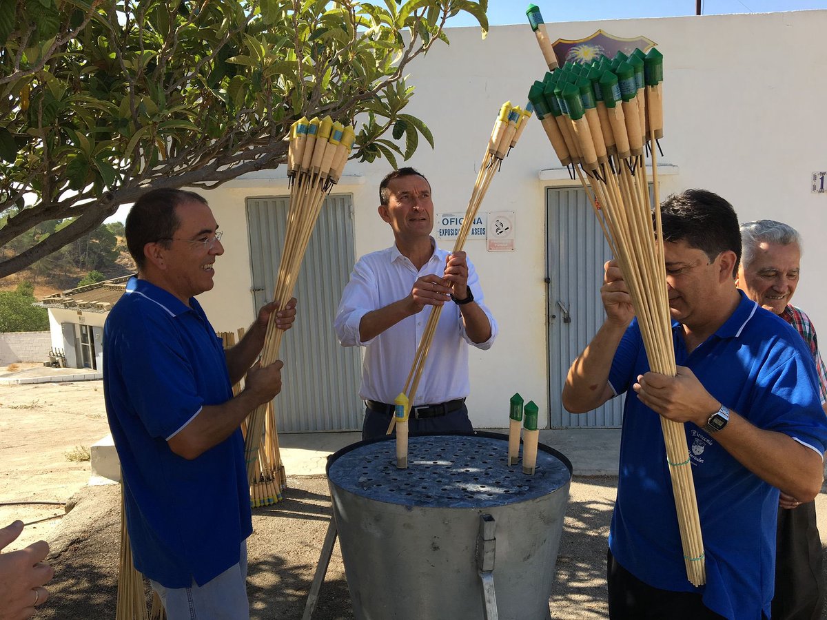 El PSOE de Elche quiere trasladar su más sentido pésame por el fallecimiento de Manuel Ferrández Ruiz a su familia y a la Pirotecnia Ferrández tras la explosión sucedida este jueves en las instalaciones de la Pirotécnica Ferrández, en Redován.