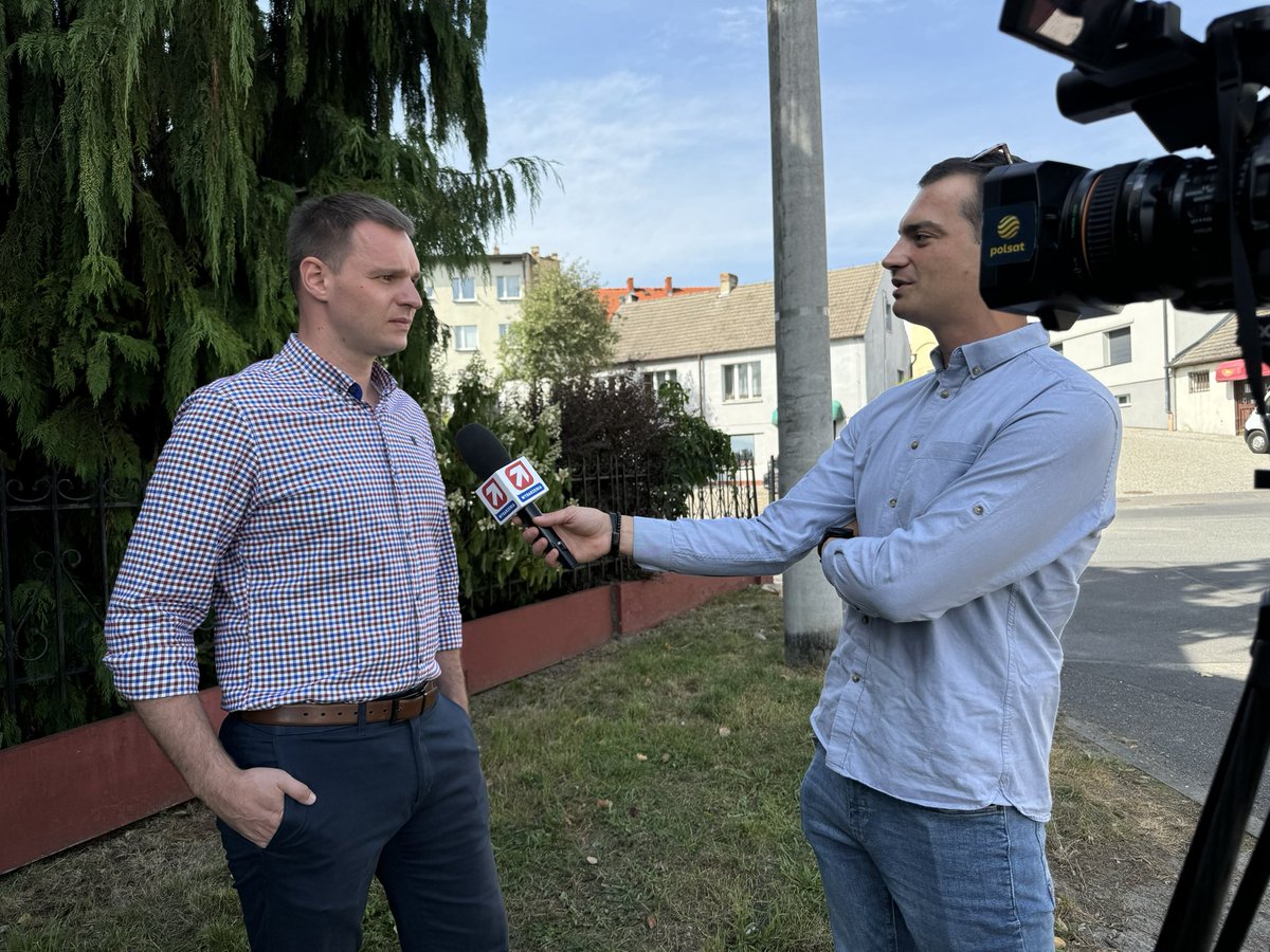 Dawid Tatarczyk (@dawidtatarczyk) on Twitter photo 📺 Dziś mój debiut w telewizji!
Razem z Michałem Mitorajem rozmawialiśmy o tym, czy kaprysy Donalda Trumpa można traktować poważnie.
👉 Zobaczycie mnie dziś o 18:50 – na głównym kanale Polsatu lub w Wydarzenia 24. <a href="/TelewizjaPolsat/">Telewizja Polsat</a>
#Debiut #Polsat #DonaldTrump #PolitykaUSA 📺 Dziś mój debiut w telewizji!
Razem z Michałem Mitorajem rozmawialiśmy o tym, czy kaprysy Donalda Trumpa można traktować poważnie.
👉 Zobaczycie mnie dziś o 18:50 – na głównym kanale Polsatu lub w Wydarzenia 24. <a href="/TelewizjaPolsat/">Telewizja Polsat</a>
#Debiut #Polsat #DonaldTrump #PolitykaUSA