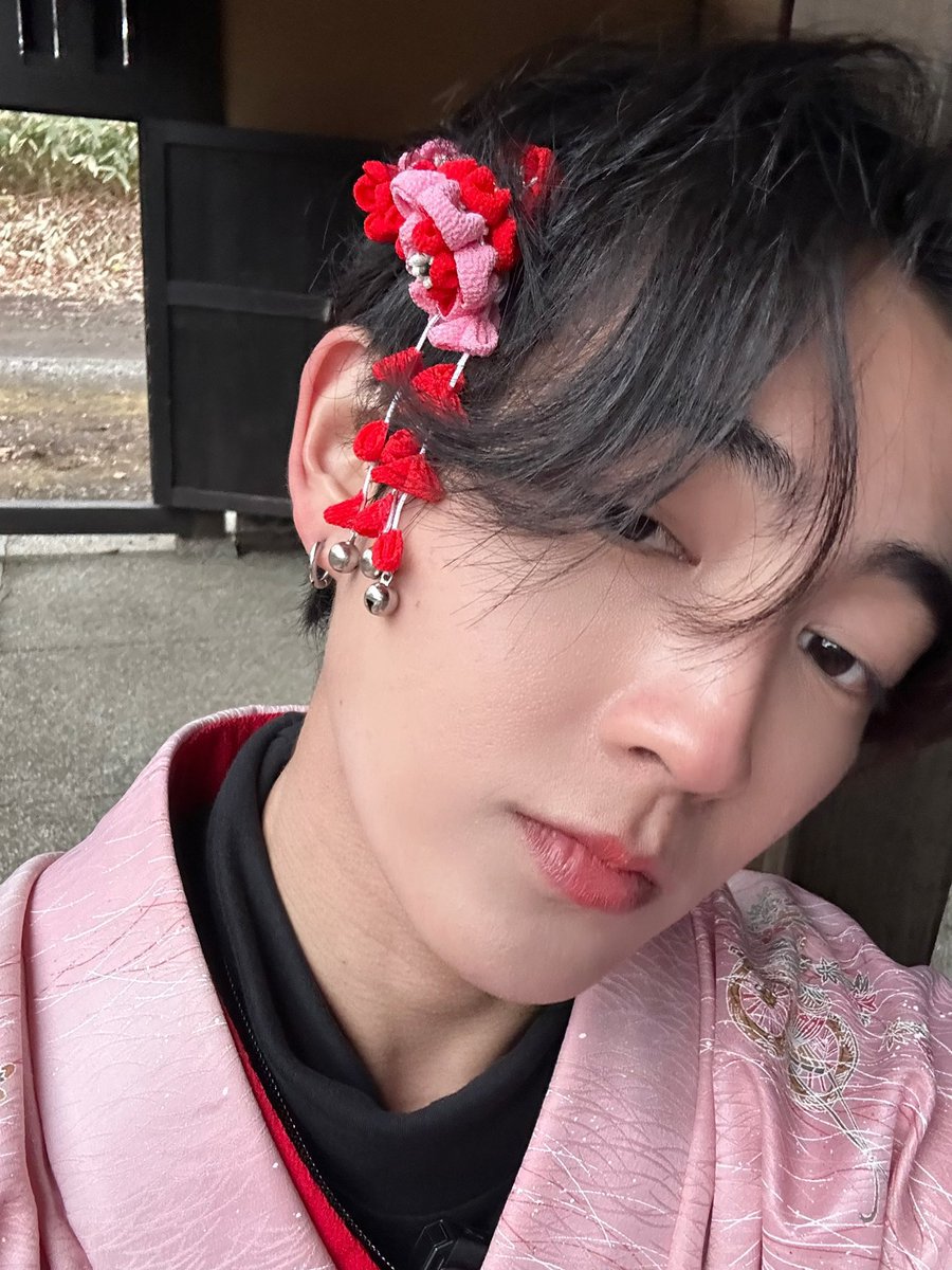 นางโพสรูปเทียบให้เองเลย สุดหล่อสู่สุดสวย เอ็นดูลูกสาวซามูไรมาก จบที่เราเบาที่สุด ((ไม่)) 555252252525255555 🎀🎀🌸🌸

#HEARTchuthiwat
#BUSSINGJAPANEP4