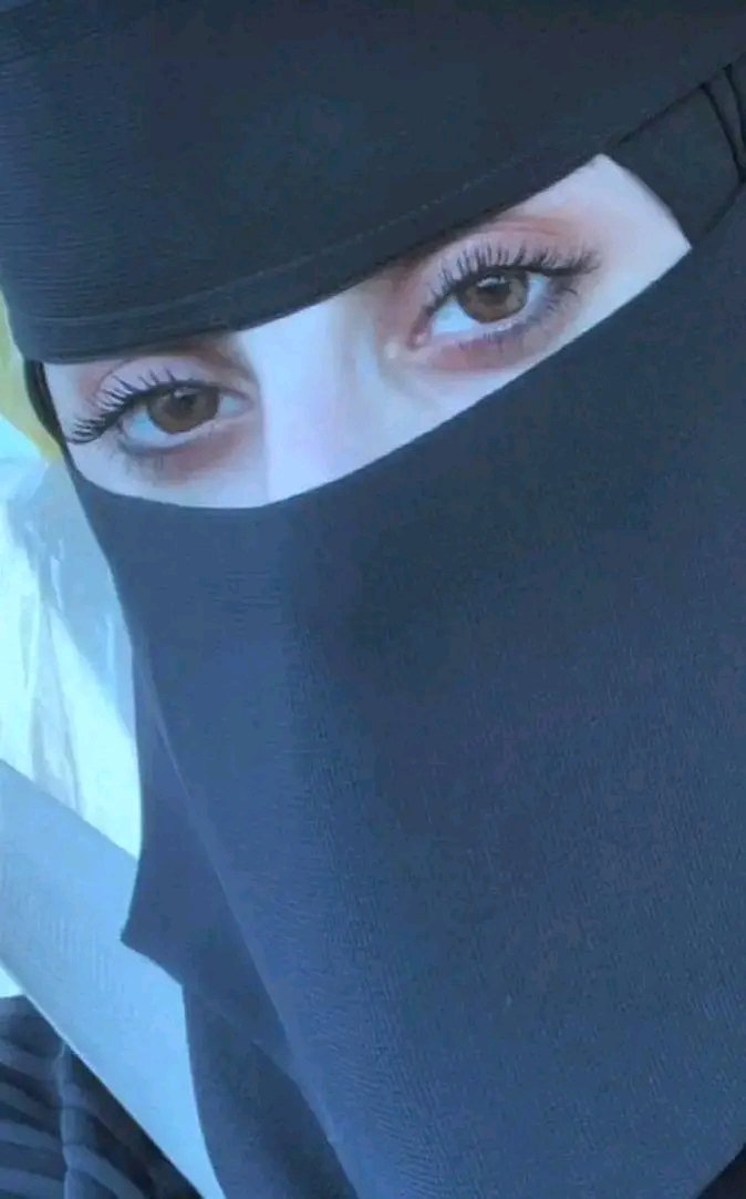لم يكن الغرق مشروطاً بالماء فقط … 

أحياناً يكون في العيون # 😂✋💔