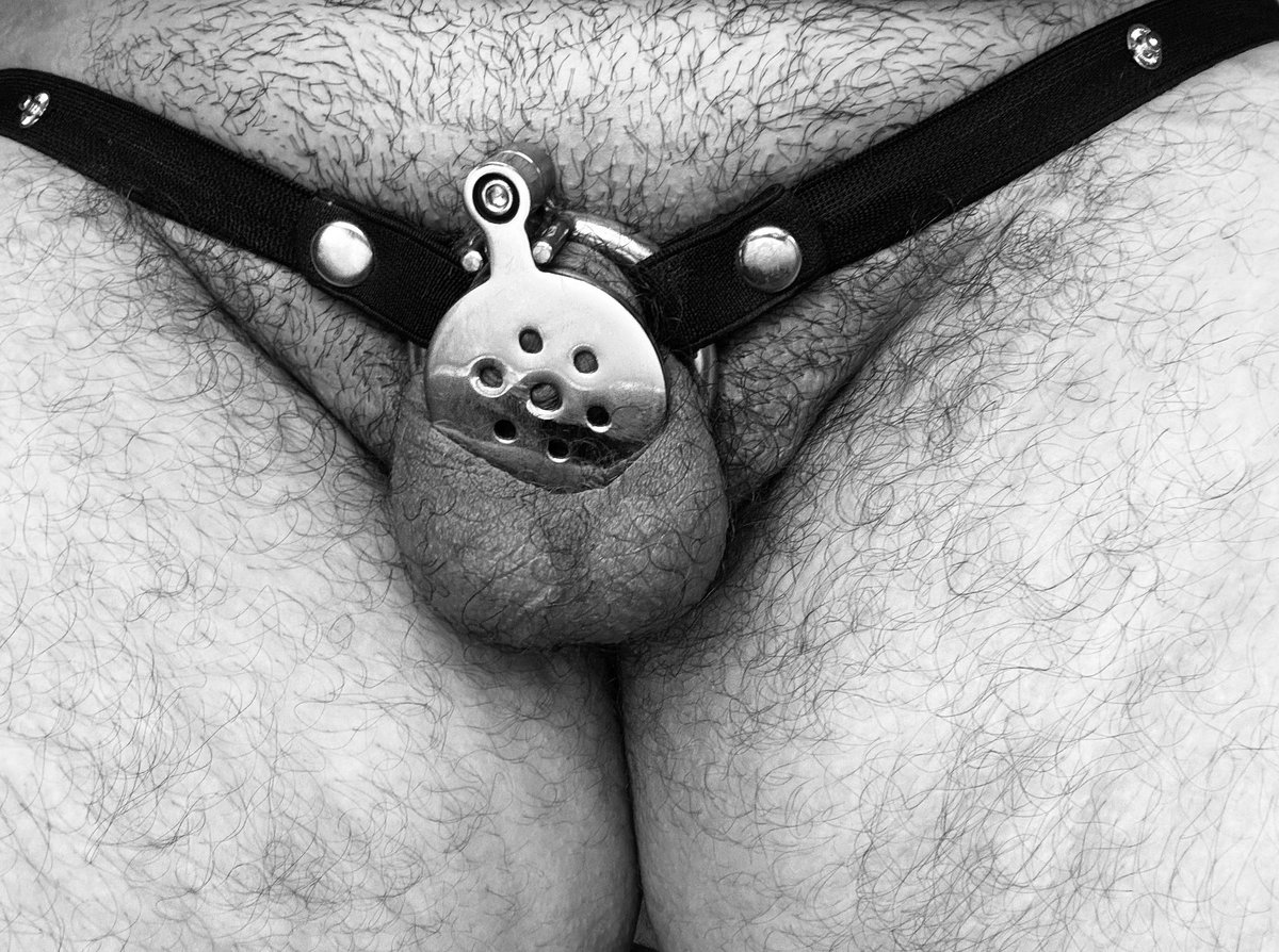 Me presionan los huevos esta tarde. #chastity <a href="/ChastitypigRTS/">chastityPIG (RT’s) 🐷👀 - (6.7K)</a> <a href="/rugbyunion8/">N Aguirre🇦🇷🇪🇸 Keyholder🔑Tag me in #cagechecks</a> #sumiso #castidad